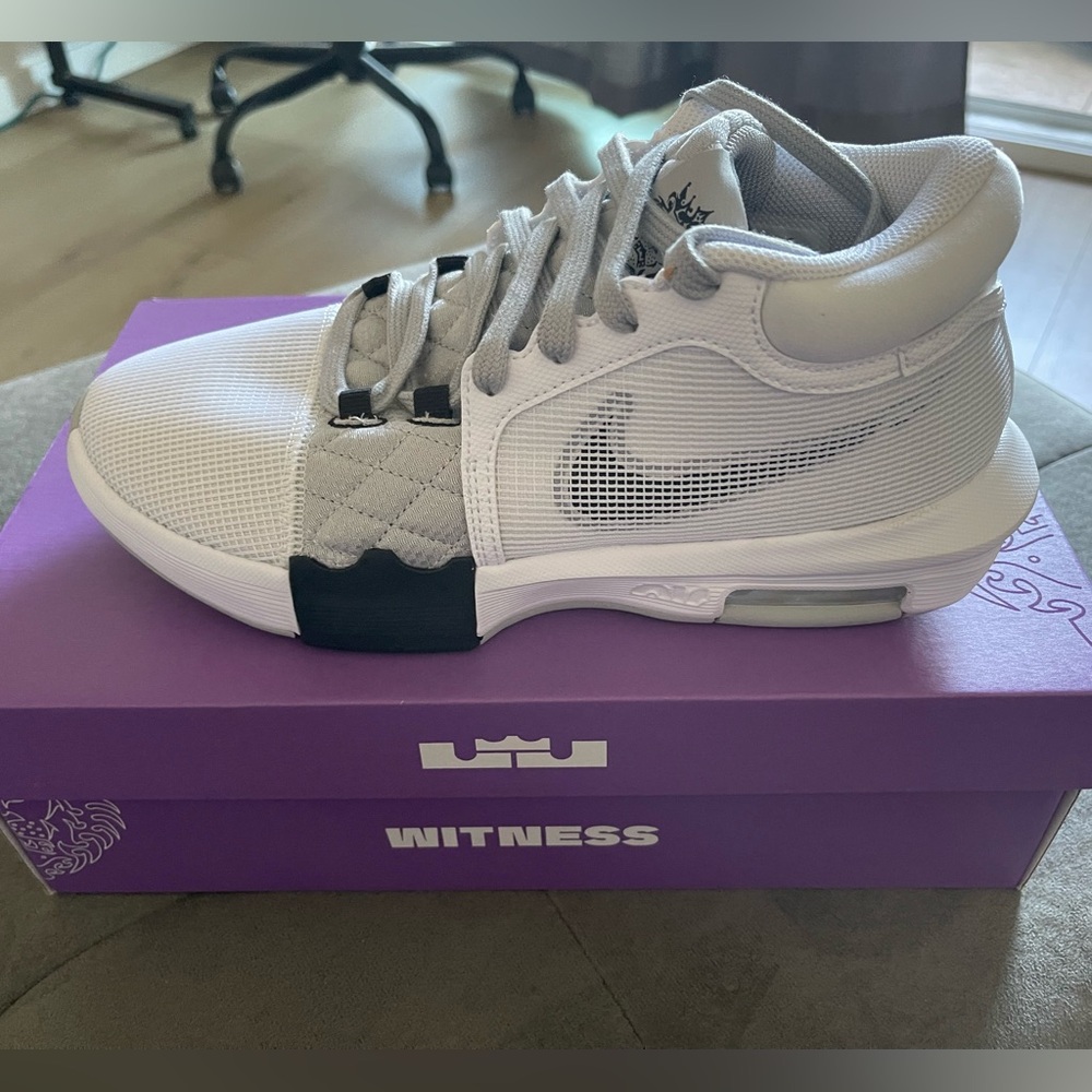 Nike LeBron Witness VIII white and smoke grey